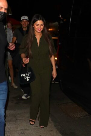 Selena Gomez - leaving dinner with friends at Bacaro Italian restaurant in New York