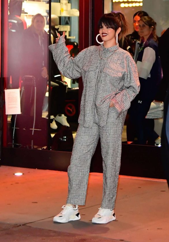 Selena Gomez - Leaving the Puma store in New York