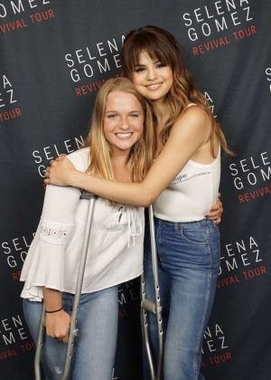 Selena Gomez - Meet and Greet at the Revival World Tour in Chicago