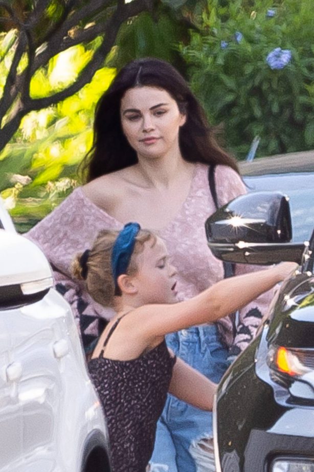 Selena Gomez - Out with a friends in Los Angeles