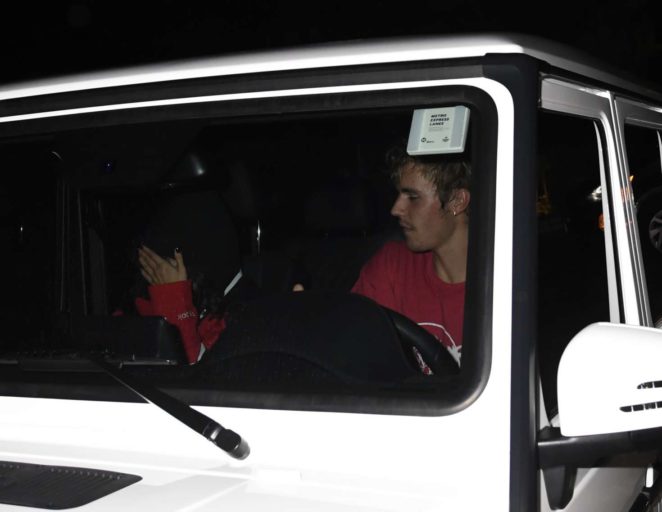 Selena Gomez - Returns to her home with Justin Bieber in Studio City