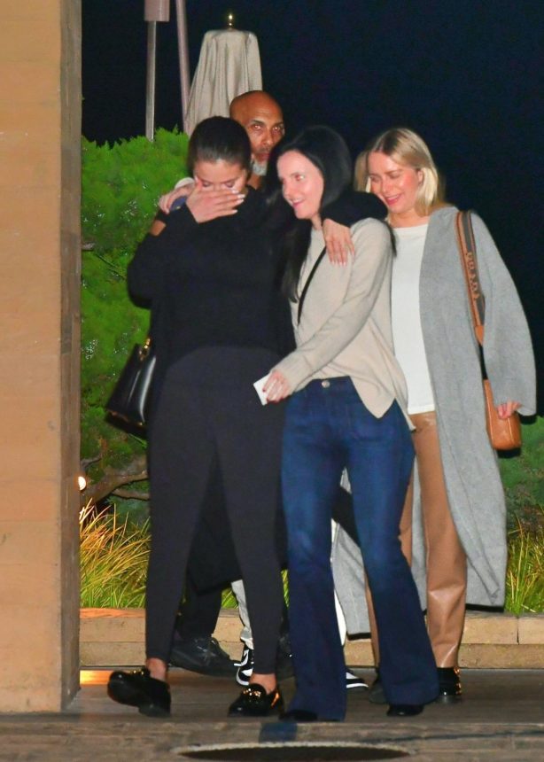 Selena Gomez - Seen after dinner with friends at Nobu Restaurant in Malibu