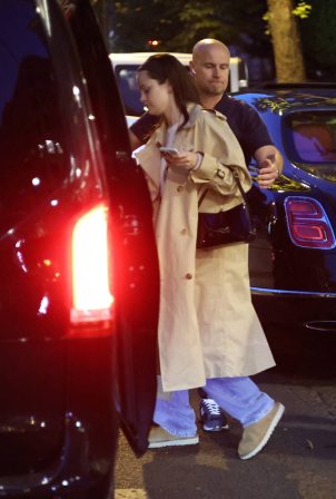 Selena Gomez - Seen after filming and studio in Paris