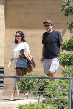 Selena Gomez - Seen on lunch at Nobu with mystery new guy in Malibu