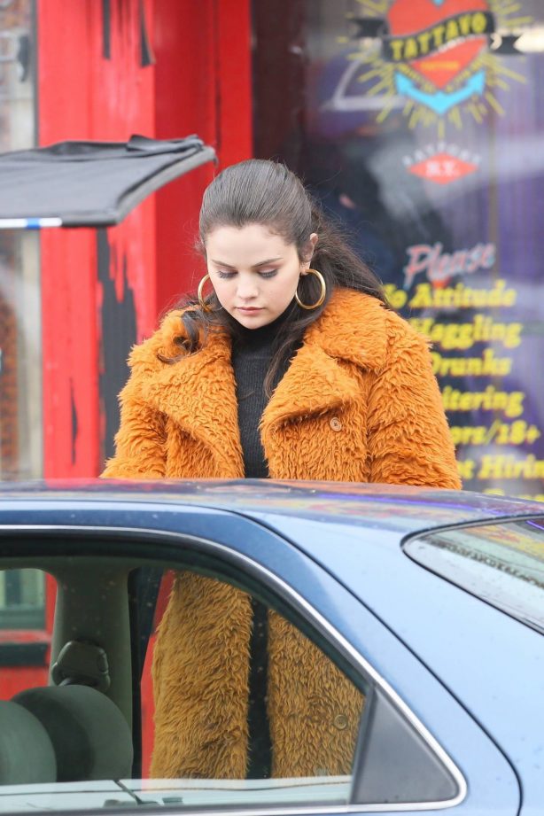 Selena Gomez - Seen while filming 'Only Murders in the Building' in Queens