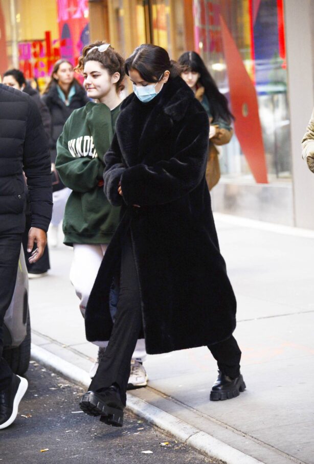 Selena Gomez - Shopping candids in New York