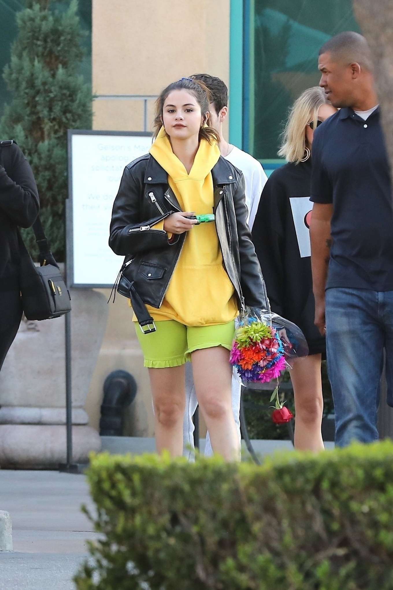 Selena Gomez 2019 : Selena Gomez – Shops with friends at Gelsons in Los Angeles-03
