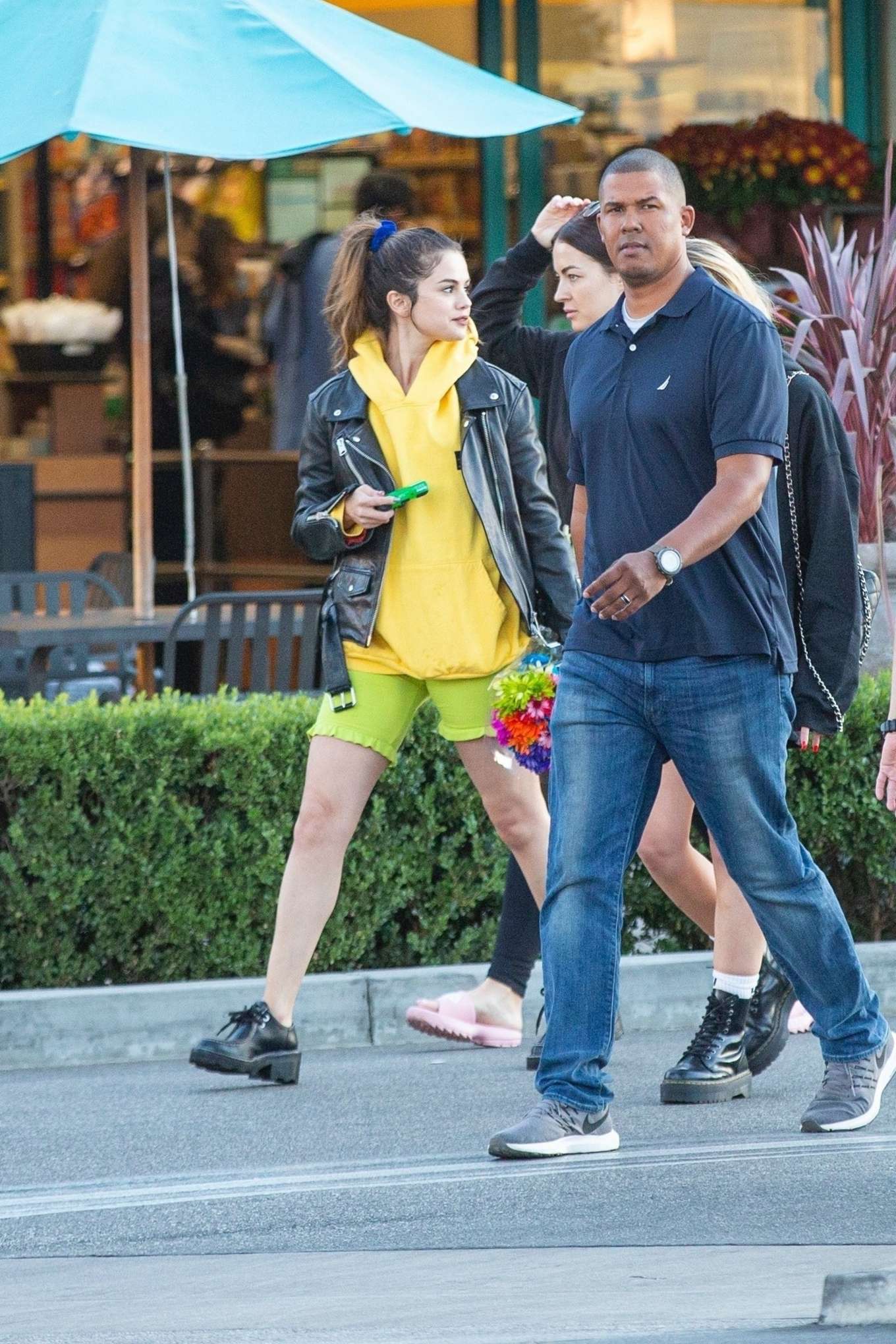 Selena Gomez 2019 : Selena Gomez – Shops with friends at Gelsons in Los Angeles-04
