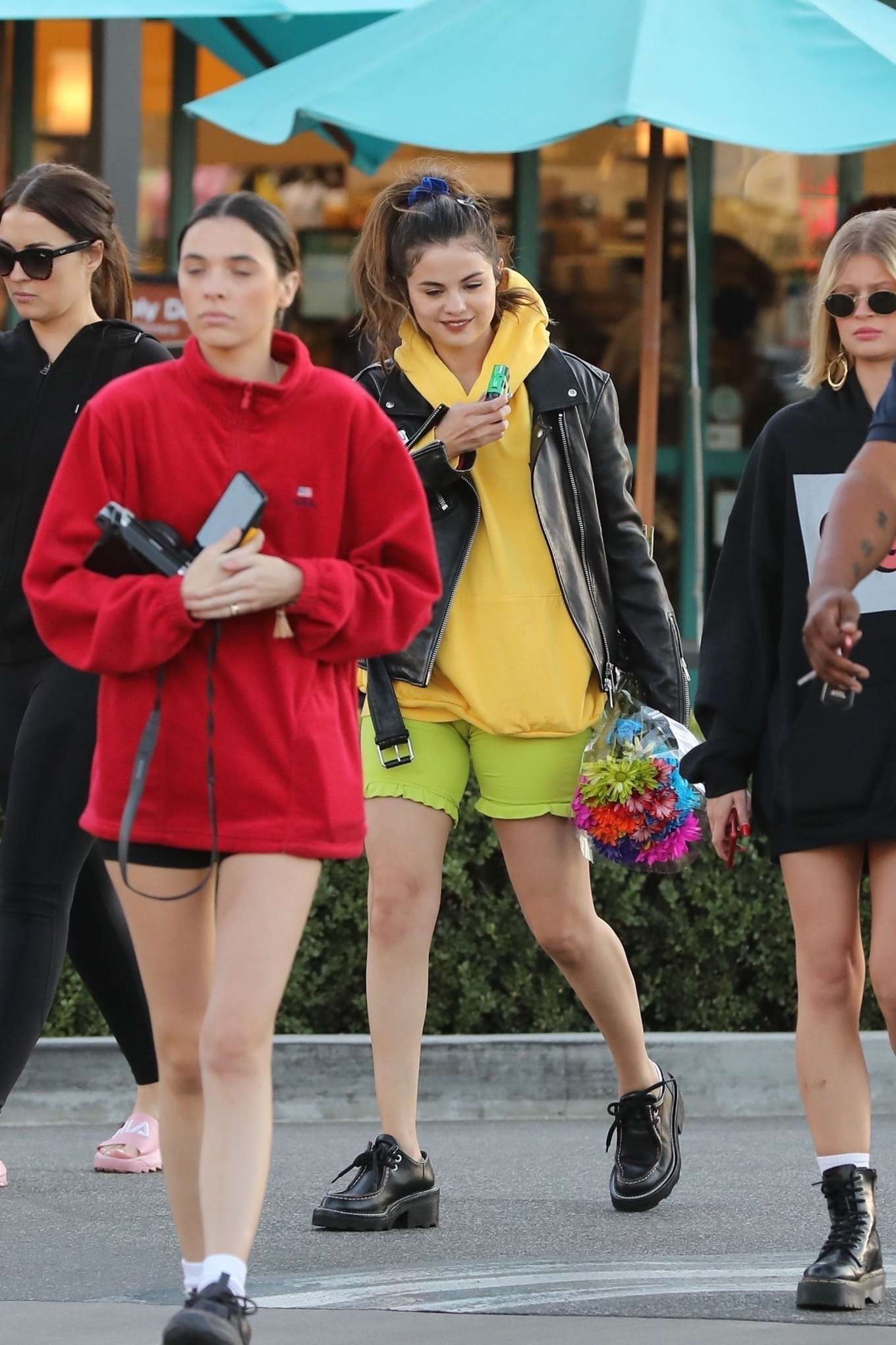 Selena Gomez 2019 : Selena Gomez – Shops with friends at Gelsons in Los Angeles-12