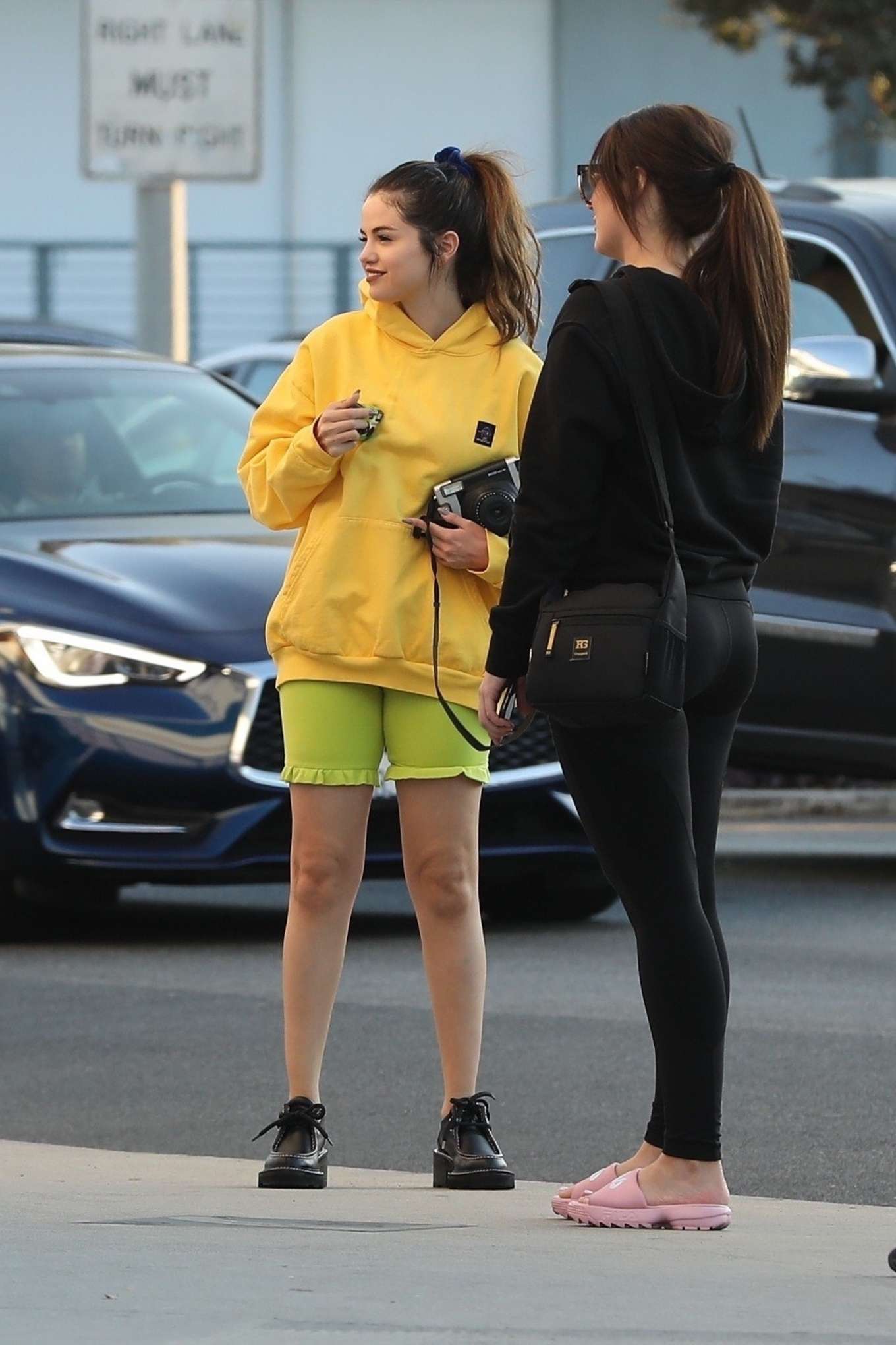 Selena Gomez 2019 : Selena Gomez – Shops with friends at Gelsons in Los Angeles-15