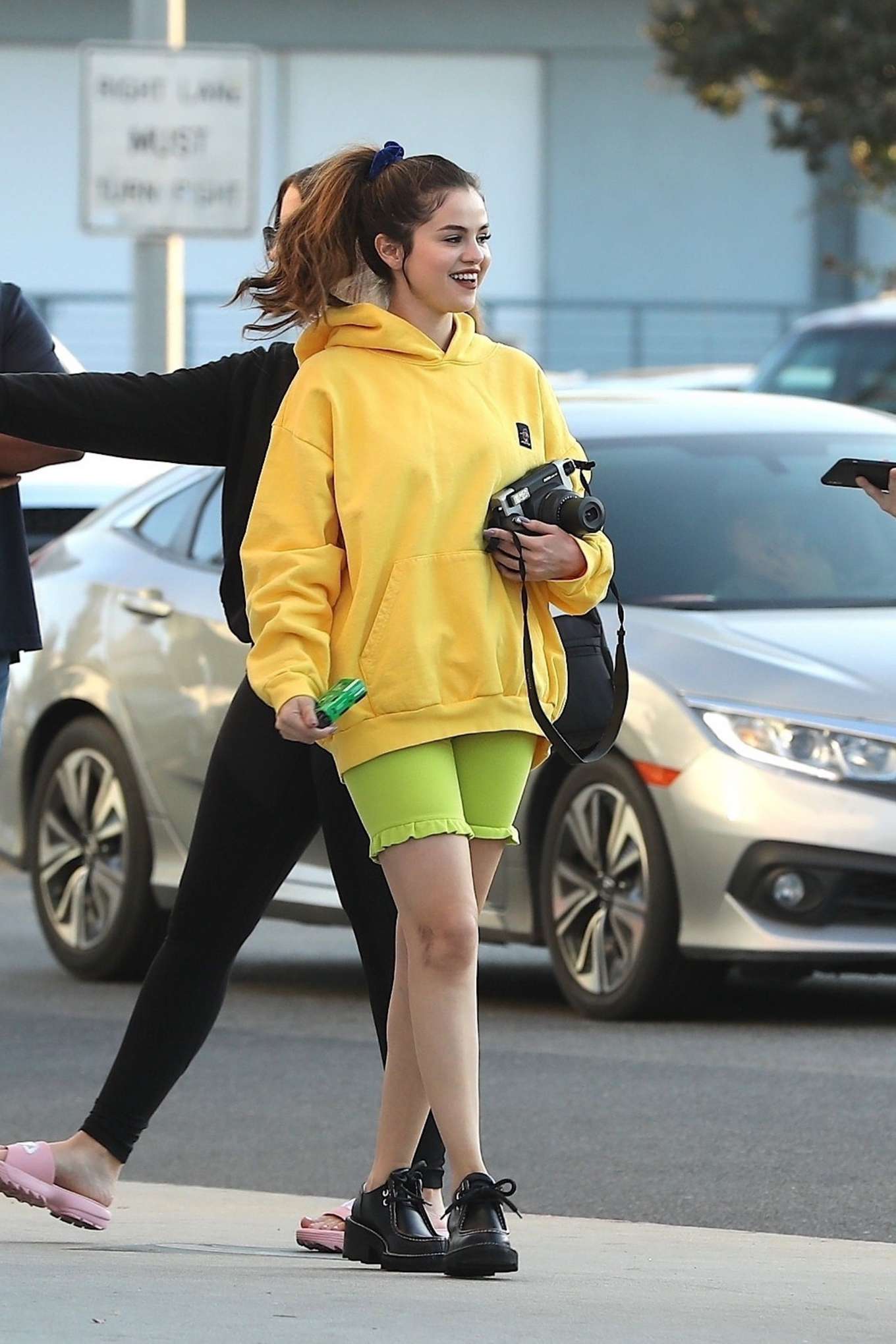 Selena Gomez 2019 : Selena Gomez – Shops with friends at Gelsons in Los Angeles-20