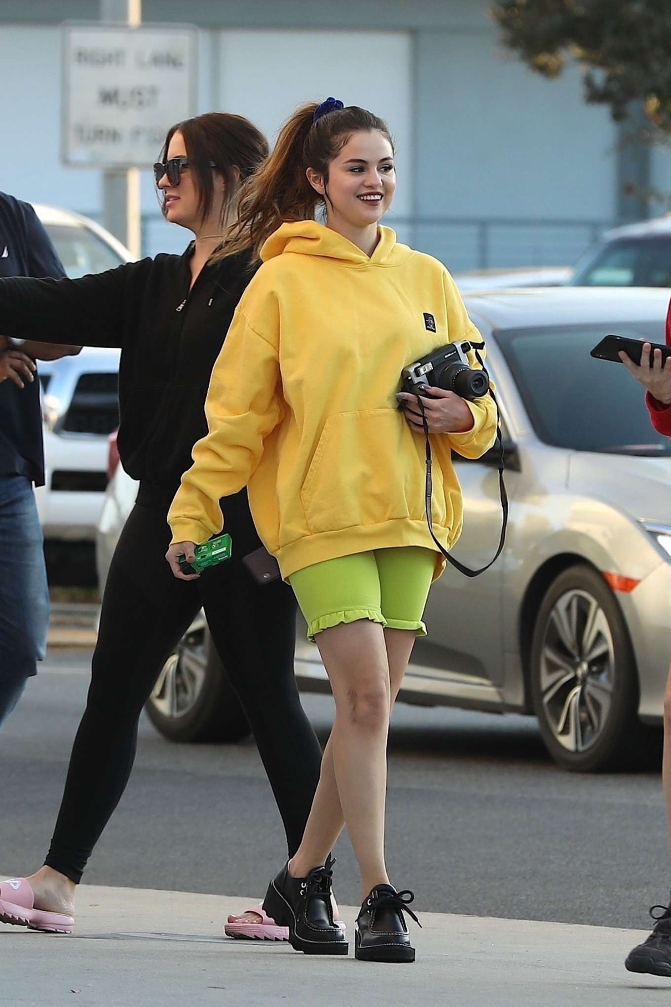 Selena Gomez 2019 : Selena Gomez – Shops with friends at Gelsons in Los Angeles-29