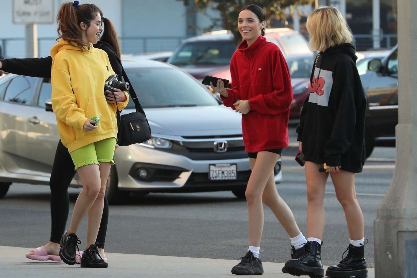 Selena Gomez 2019 : Selena Gomez – Shops with friends at Gelsons in Los Angeles-30