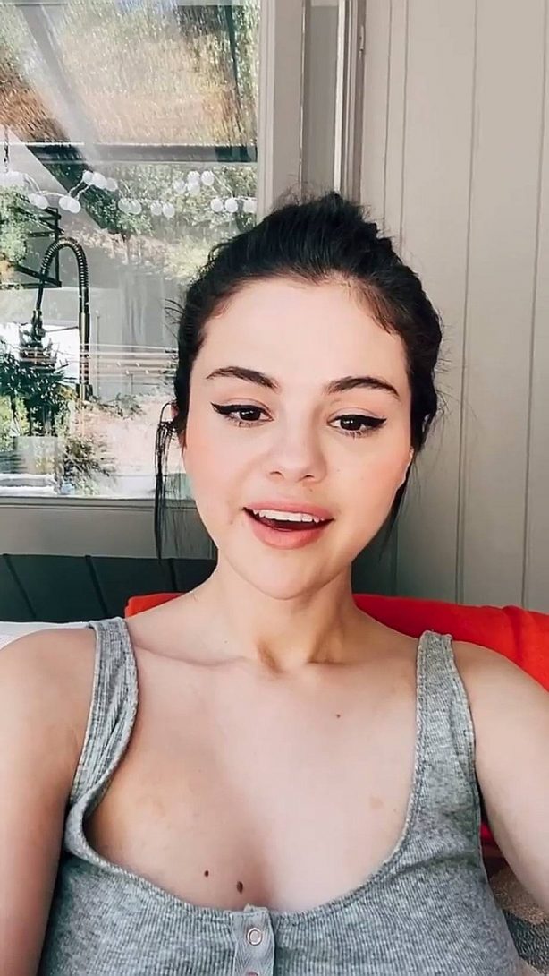 Selena Gomez - Social media