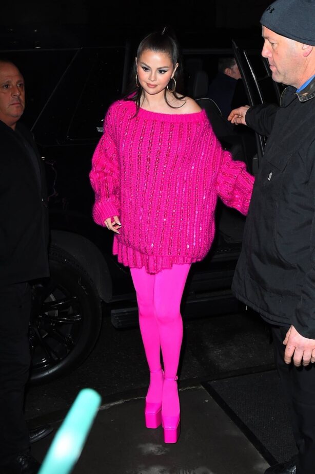 Selena Gomez - Steps out for the SNL after party in New York