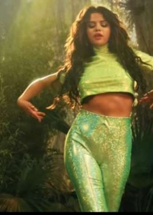 Selena Gomez - 'Taki Taki' Video Screencaps