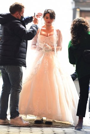 Selena Gomez - Wears a wedding dress while filming 'Only Murders in the Building' in NY