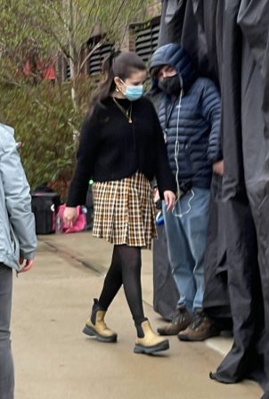 Selena Gomez - With Amy Ryan on the set of 'Only Murders in the Building' in New York