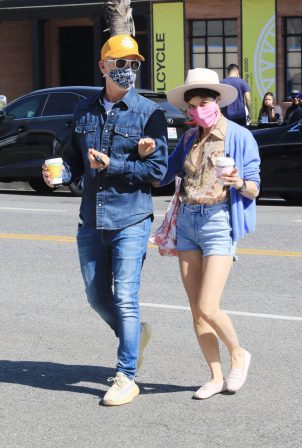 Selma Blair - Getting Alfred coffee with Ron Carlson in Los Angeles