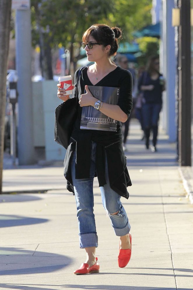 Selma Blair - Grabs some coffee in Beverly Hills