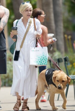 Selma Blair - In white summer dress having lunch with a friend in Los Angeles