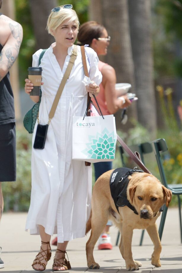 Selma Blair - In white summer dress having lunch with a friend in Los Angeles