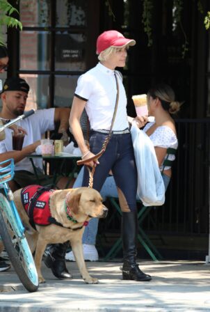 Selma Blair - Shopping with her dog in Los Angeles
