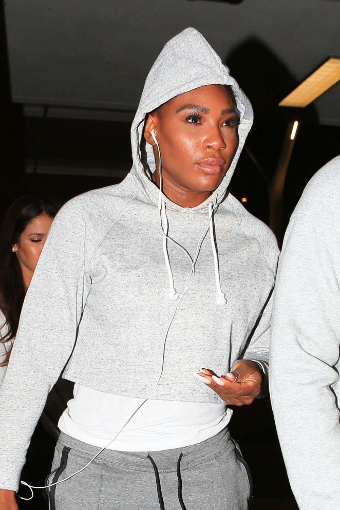 Serena Williams - Arrives at LAX Airport in Los Angeles