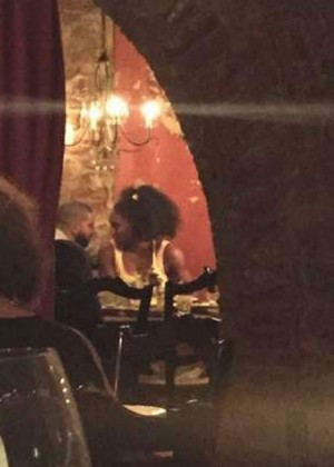 Serena Williams with rapper Drake kiss at Cincinnati Restaurant