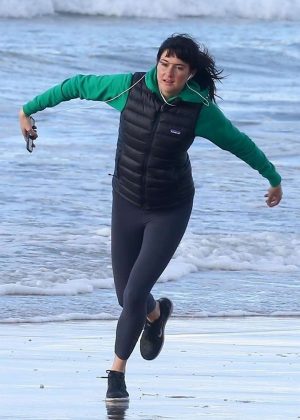 Shailene Woodley - Dances on the set of 'Big Little Lies' in Sausalito
