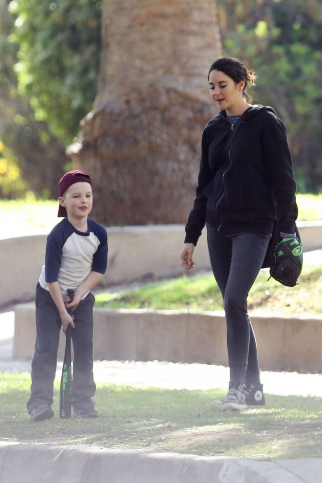Shailene Woodley - Filming 'Big Little Lies' in Pasadena