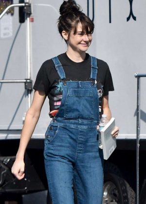 Shailene Woodley - Heads on the set of an untitled Drake Doremus project in LA