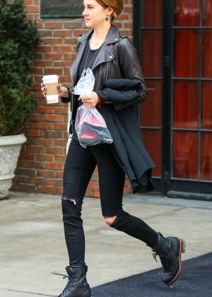Shailene Woodley in Jeans Leaving her hotel in NYC