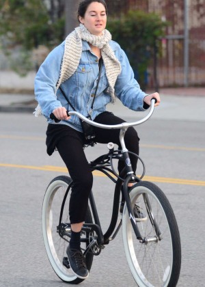 Shailene Woodley riding a bicycle in Venice