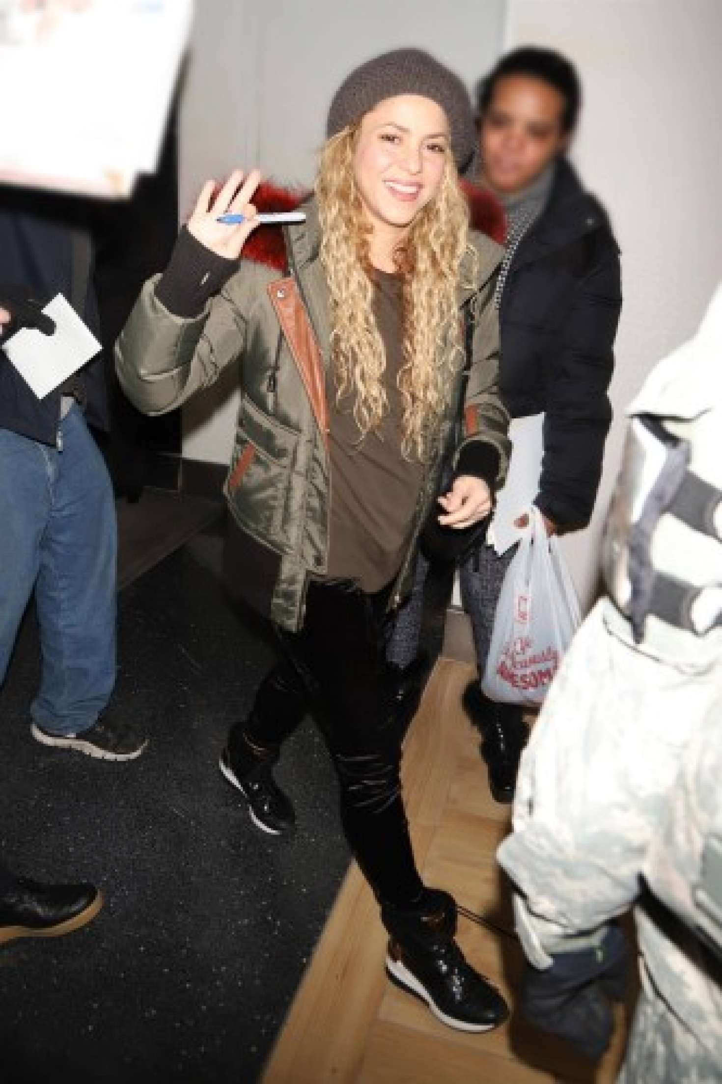 Shakira 2017 : Shakira: Arrives at JFK airport -05