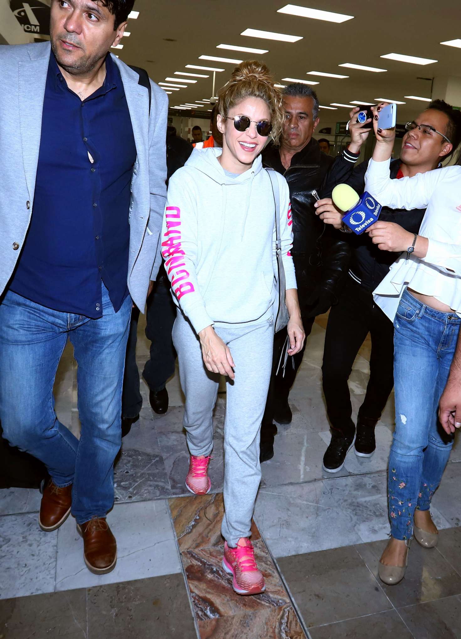 Shakira 2018 : Shakira: Arriving at Mexico City International Airport -09