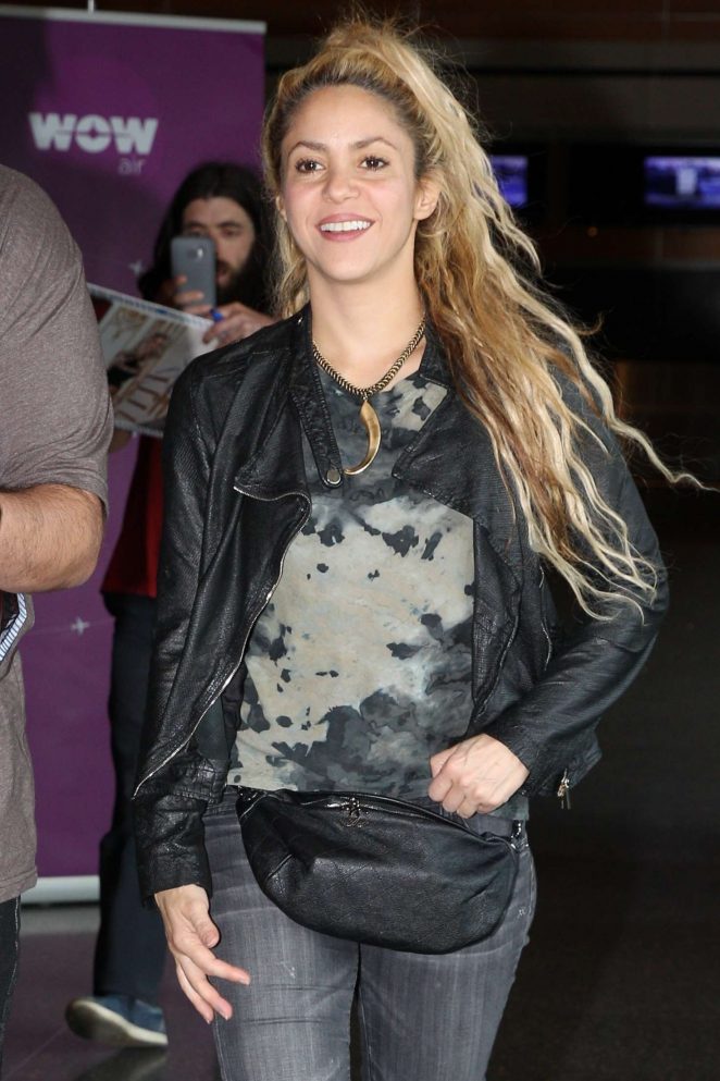 Shakira at the airport in Boston
