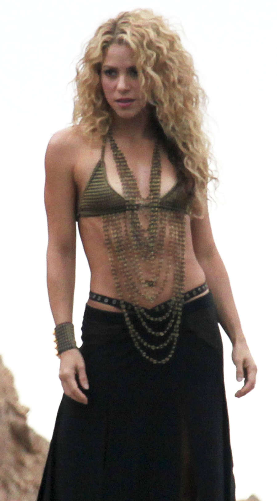 Shakira 2015 : Shakira: Filming a commercial on the beach -01