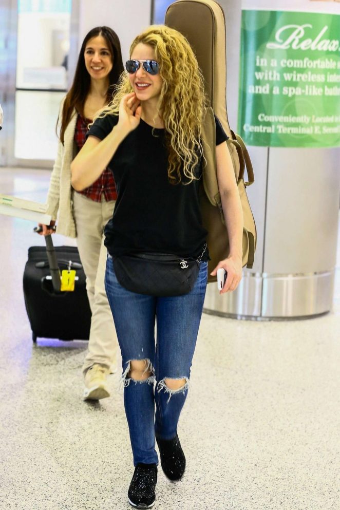 Shakira in Ripped Jeans at Airport in Miami -05 | GotCeleb