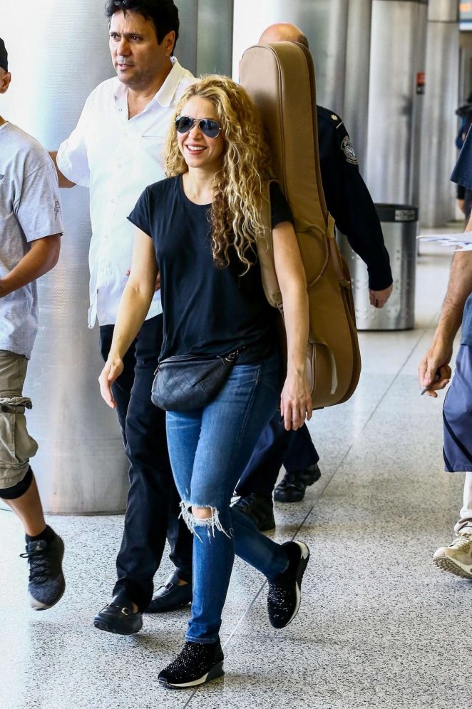 Shakira in Ripped Jeans at Airport in Miami -07 | GotCeleb