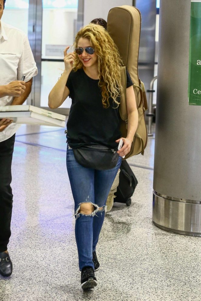 Shakira in Ripped Jeans at Airport in Miami -12 | GotCeleb