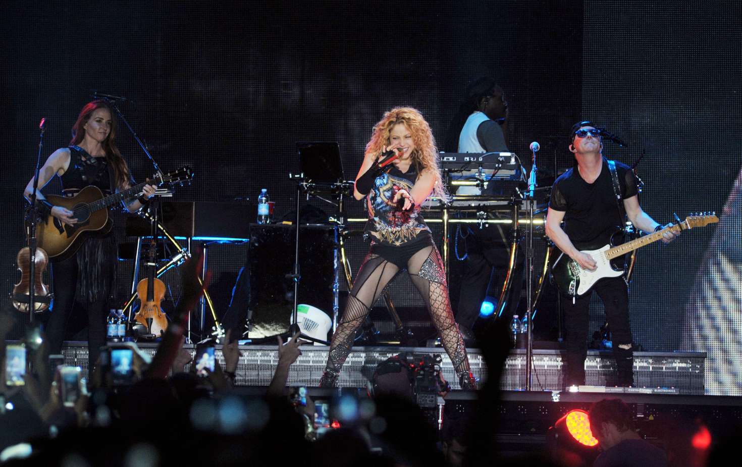 Shakira 2018 : Shakira: Performing at her El Dourado Tour in Milano -01