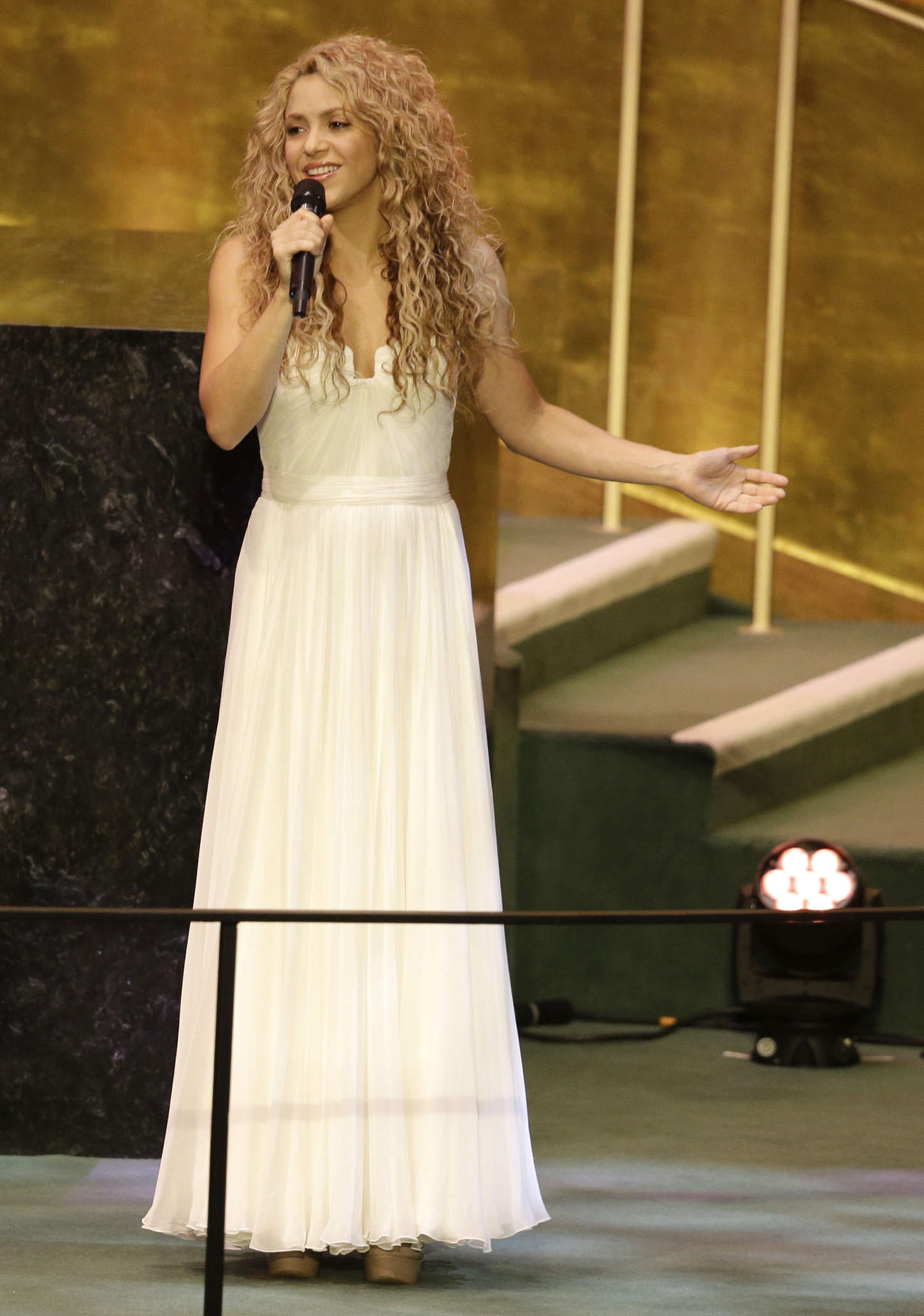 Shakira - Performs at the 2015 Sustainable Development Summit in NY