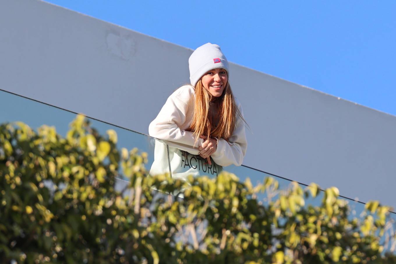 Shakira 2023 : Shakira – Pictured On her house balcony in Barcelona-04