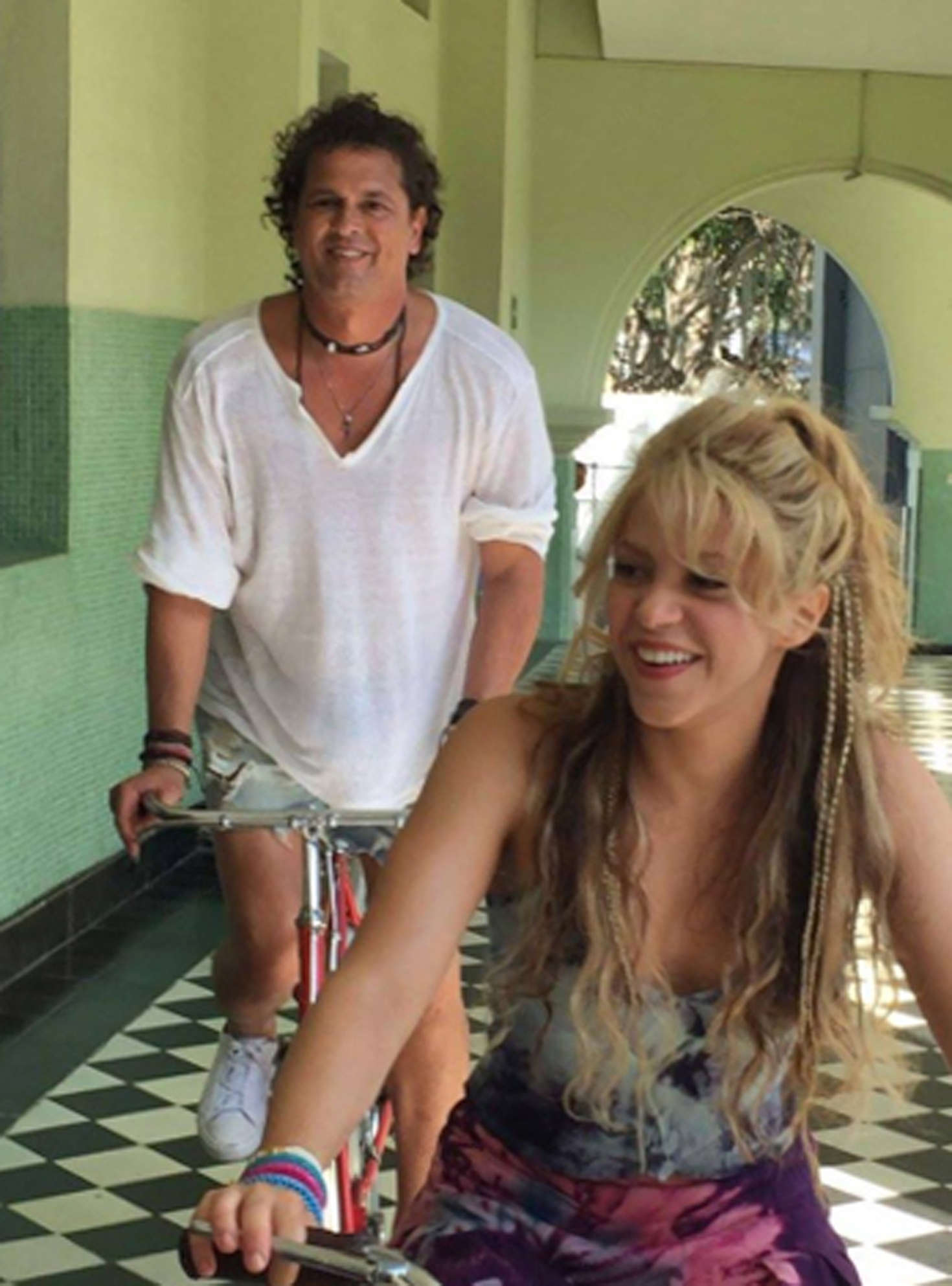Shakira 2016 : Shakira: Promoting new single La Bicicleta -05