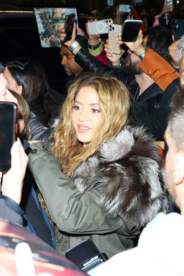 Shakira - Seen as she returns to her hotel in Times Square in New York