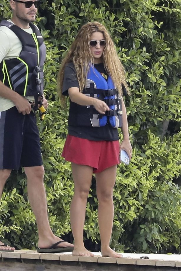 Shakira - Spotted with her kids on a jet ski adventure in Miami on Labor Day