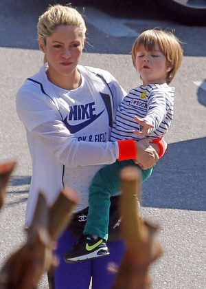 Shakira takes her son to the swiming class in Barcelna