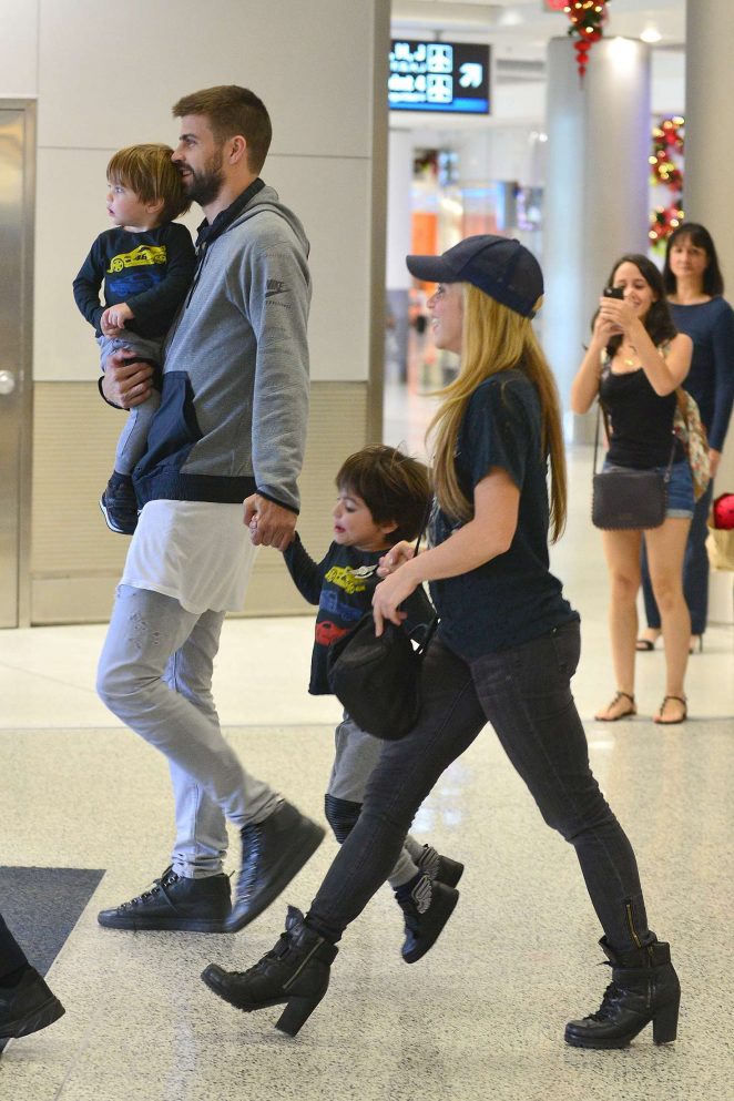 Shakira With her Family Arriving at Airport in Miami