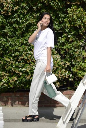 Shanina Shaik - Steps out for lunch in West Hollywood